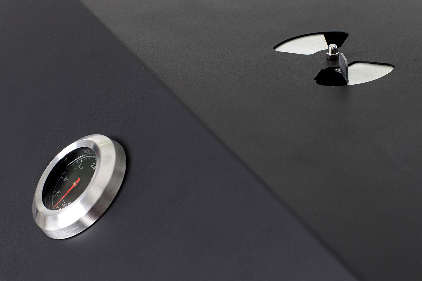 Фото Гриль-мангал Gratar FOB 2000 крышка барбекю с термометром